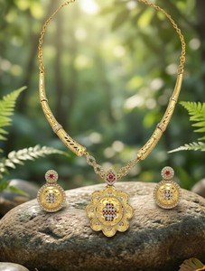 DIVYORO Conjunto de colgante de flores de lujo para mujer, conjunto de collar y pendientes de joyería con flores chapadas en oro para boda nupcial - Product Image 4