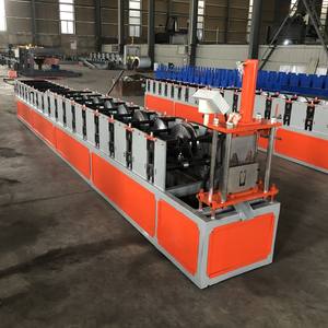 Rail de guidage latéral de <span class=keywords><strong>porte</strong></span> de volet roulant de nouveau style, machine de formation de rouleau/machine de formation de rouleau de profil en U pour panneaux de volet roulant - Product Image 6