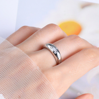 Bague de fiançailles Saint-Valentin en argent 925 plaqué or 18 carats avec diamant 1,5 mm et moissanite étoile sertie clos