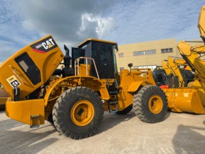 รถตักล้อยาง CAT 966H มือสองสภาพดี กำลังแรง สามารถเคลื่อนย้ายเศษหินหลวมๆ เพื่อทำความสะอาดพื้นที่ทำงานภายในเหมือง - Product Image 4