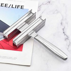 गाय के घोड़े की ऊन सेरेटेड कंघी खरोंच और स्टॉप खुजली की डबल सिर वाली स्थिर आपूर्ति पालतू बिल्ली और कुत्ते के बालों की कंघी दोनों तरफ ब्रश की सफाई - Product Image 2