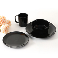 Services de table de style moderne pour restaurant, en porcelaine fine avec incrustations dorées