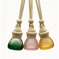Diffuseur de voiture 8 ml en verre, flacon suspendu pour aromathérapie, bouteille d'huile essentielle pour voiture avec bouchon à vis en bois