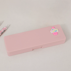 Trousse à crayons minimaliste rose en plastique avec breloque cupcake et fermeture à clip, organisateur de fournitures scolaires et de bureau - Product Image 1