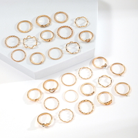 Nouvel ensemble de 28 bagues minimalistes en forme de cœur irrégulier, dorées, géométriques, pour femmes, haute qualité, vente en gros, bagues de couple