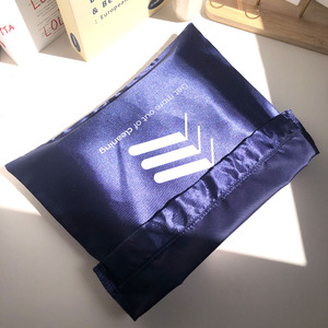 Bolsa de satén con cordón azul para embalaje de ropa, cabello y pelucas, con impresión de logotipo personalizado, venta al por mayor OEM, bolsa guardapolvo de seda - Product Image 6