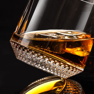 Nuevo diseño forma redonda 11 oz patrón de diamante antiguo Bourbon cristalería diamante-Corte rocas vasos para whisky y licor - Product Image 3