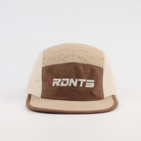 Casquette de sport d'extérieur personnalisée en gros à 5 panneaux pour la course et le camping, avec trous découpés au laser, impression réfléchissante, séchage rapide et respirante