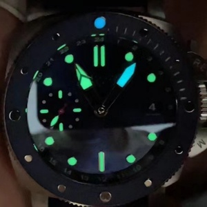 Reloj VSF de Alta Calidad PAM 1507 Equipado con Movimiento Automático P.900, Caja de Titanio de 42 mm, Super Luminoso, con Esfera Plateada - Product Image 6