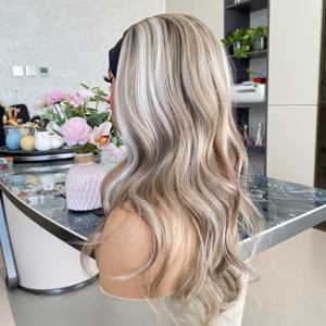 Perruque synthétique ondulée sans lacets, très populaire, en fibre haute température, marron avec mèches blondes, avec bandeau, pour femmes noires - Product Image 5