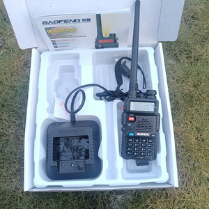 Radio bidirectionnelle Baofeng UV-5R VHF/UHF double bande avec batterie 2800 mAh et fonction de balayage des canaux pour l'extérieur - Product Image 3