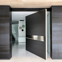 Portail de jardin pivotant en aluminium gravé CNC, porte d'entrée piétonne moderne pour extérieur avec serrure intelligente pour villa et projets résidentiels