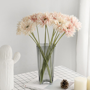 Flor de margarita artificial de seda con acabado cepillado, de un solo tallo y varios colores; Decoración artificial de gerbera blanca para marco de ventana del hogar - Product Image 2