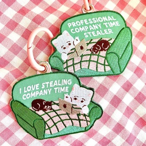 Porte-clés mousqueton brodé de qualité supérieure, patch personnalisé en tissu 3D, écologique, motifs Anime, Panda, Chien, Rectangulaire, vente en gros - Product Image 4
