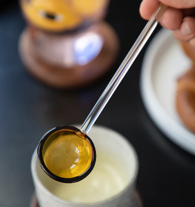 Cuillères en verre de sucette <span class=keywords><strong>color</strong></span>ées en borosilicate <span class=keywords><strong>color</strong></span>é réutilisables de bâtonnet de café en verre <span class=keywords><strong>color</strong></span>é résistant à la chaleur sur mesure - Product Image 5