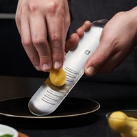 2024 Roestvrijstalen Multifunctionele Veiligheid Outdoor Camping Keuken Tool Mini Plantaardige Knoflookmolen Chopper Dunschiller