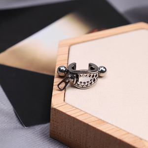 Pendiente de acero inoxidable 316L con diseño de estrella de seis puntas en forma de U exagerada, tipo tornillo para la oreja, joyería de moda para piercing. - Product Image 4