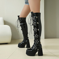 Bottes hautes noires gothiques pour femme 2026 avec boucle étoile, plateforme, talon carré, lacets et fermeture éclair latérale – Bottes longues punk pour l'équitation