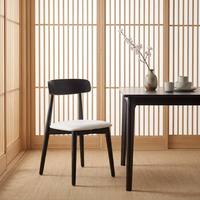 Chaise de salle à manger de luxe, design moderne et simple, revêtement en cuir PU haut de gamme, structure en bois, style luxe léger, mobilier d'intérieur.
