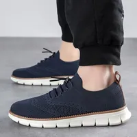 Chaussures pour hommes en maille respirante, confortables, personnalisables avec logo, grandes tailles, légères, résistantes à l'usure, style décontracté et tendance pour le commerce de gros