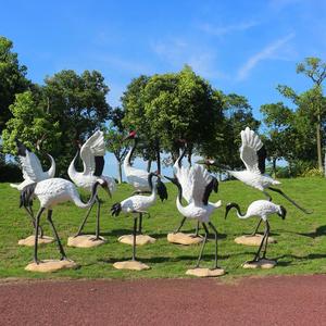 Sculpture de grue simulée Quanfangyuan, oiseau à couronne rouge, décoration de jardin extérieur, ornement de cour - Product Image 3