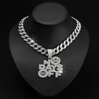 Chaîne cubaine glacée de 15mm avec alliage et strass bling Hip Hop NO DAYS OFF Collier pendentif