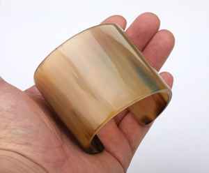 Bracelets artisanaux en corne de buffle, artisanat naturel, bijoux élégants pour femmes, alliant art traditionnel et mode moderne - Product Image 6