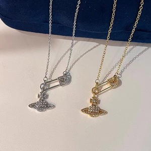 Chaîne de clavicule creuse en zircon avec pendentif Saturne entièrement serti de diamants, version haut de gamme pour femme, Empress Dowager Vivienne - Product Image 4