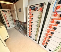 Armoire de stockage d'énergie à refroidissement liquide LiFePO4 261 kWh 125 kW avec BMS intelligent, pour la réduction des pics de consommation, compatible micro-réseau On/Off Grid, garantie 10 ans