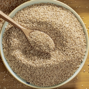 फैक्ट्री छिलके वाले सफेद तिल के बीज बेचती है, जो तेल से भरपूर और बेहतर गुणवत्ता वाले होते हैं - Product Image 5