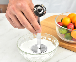 La cuchara de acero inoxidable con tamper es <span class=keywords><strong>muy</strong></span> conveniente de usar para hacer que el café sea un buen ayudante para la cocina - Product Image 3