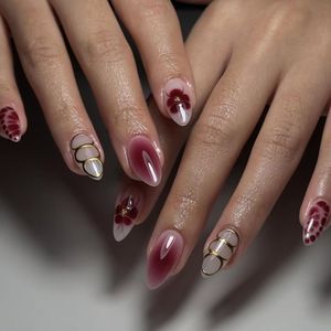 24 piezas de <span class=keywords><strong>uñas</strong></span> postizas con accesorios de estilo europeo, con motivos florales franceses en <span class=keywords><strong>forma</strong></span> de <span class=keywords><strong>almendra</strong></span>. - Product Image 6