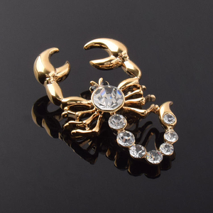 Broche de scorpion incrustée de diamants européenne américaine unique 1 pièce accessoire de vêtements d'animaux en cristal créatif avec épingle à fleur en alliage - Product Image 3