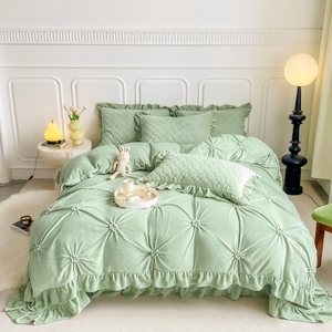 Ensemble de literie en velours de lait perlé, style quatre pièces - Product Image 1