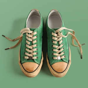 Zapatillas de lona versátiles con efecto desgastado para el día a día de un brand de nicho. Zapatos de skate para hombre y mujer - Product Image 4