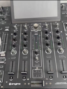 Contrôleur tout-en-un <span class=keywords><strong>Denon</strong></span> Prime4+ P4 d'occasion avec lecteur de disque flash USB 4 canaux, contrôleur de <span class=keywords><strong>platine</strong></span> DJ numérique et logiciel Serato - Product Image 4
