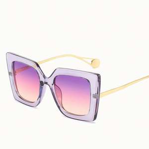 Vente en gros de lunettes de soleil surdimensionnées personnalisées vintage de luxe à fleurs imprimées, lunettes de soleil carrées grandes UV400 pour femmes - Product Image 4
