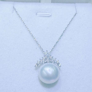 สร้อยคอมุกน้ำจืดธรรมชาติจูจี้ ขนาด 12-13 มม. แทบไร้ตำหนิ พร้อมสายสร้อยเงินแท้ ดีไซน์ราชินีน้ำแข็ง พร้อมจี้มุก - Product Image 2