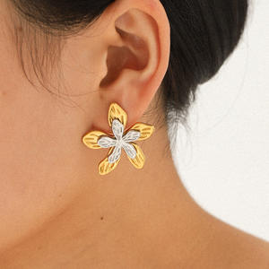 أقراط زهور عصرية متعددة الطبقات من الفولاذ المقاوم للصدأ غير قابلة للصدأ من KITI للنساء بالجملة - Product Image 3