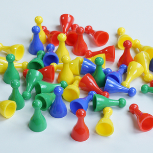 Fourniture de pièces d'échecs, de dames, de pions opaques de jeu en plastique, de pièces humanoïdes creuses tridimensionnelles de 25*13.5mm Accessoires de jeu - Product Image 1