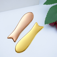 Fiche de données de sécurité pour les mains, Gua Sha en acier Piedra Fish, forme unique, outil de massage en acier inoxydable pour la thérapie par le grattage