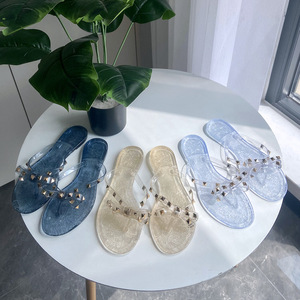 Tongs plates antidérapantes confortables à rivets pour femmes, idéales pour les fêtes et les événements en extérieur - Product Image 2