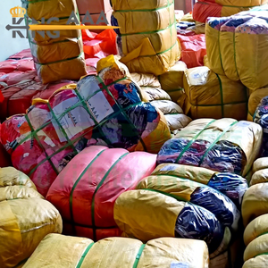 Balle di Abiti Usati Grado KINGAAA dal Regno Unito 100Kg Balle di Seconda Mano Ropa Usada dalla Corea - Product Image 1