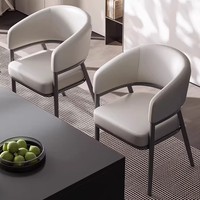 Fauteuil rembourré imperméable moderne en cuir avec pieds en bois - Chaise d'appoint de luxe contemporaine pour salon