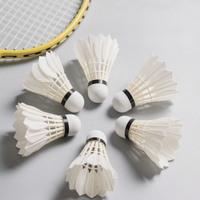 Volant de badminton professionnel OEM en plumes de canard, hybride, léger, vitesse 74-79, souple, durable, pour tournoi, fabriqué par le producteur