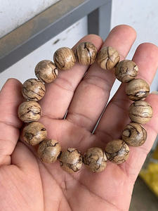 Bracelet en perles de bois écologiques, perles en bois naturel faites à la main, élastiques, pour la méditation, la prière et le port quotidien - Product Image 4