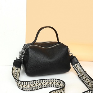 <span class=keywords><strong>Sac</strong></span> à main pour <span class=keywords><strong>femme</strong></span> en <span class=keywords><strong>cuir</strong></span> véritable tendance avec logo personnalisé, <span class=keywords><strong>sac</strong></span> fourre-tout de luxe en <span class=keywords><strong>cuir</strong></span> de vachette <span class=keywords><strong>souple</strong></span>, <span class=keywords><strong>sac</strong></span> à bandoulière messager à la mode pour <span class=keywords><strong>femme</strong></span> - Product Image 2