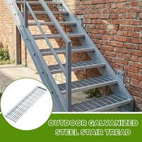 Escalier extérieur industriel moderne, marches durables en acier inoxydable galvanisé à chaud, échelle en grille anti-corrosion, boulons argentés