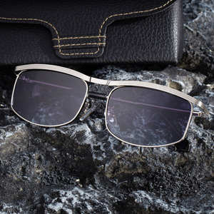 แว่นกันแดดโลหะสำหรับผู้ชายสุดหรู เลนส์ TAC UV400 ระดับ 2 กรอบสีดำ สไตล์ขับรถ รุ่น WF-5G226 - Product Image 4