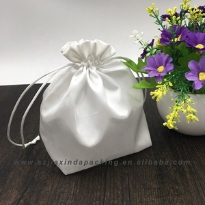 Pochette à bijoux en satin à fond carré uni, pochette cosmétique en satin avec cordon de serrage - Product Image 4